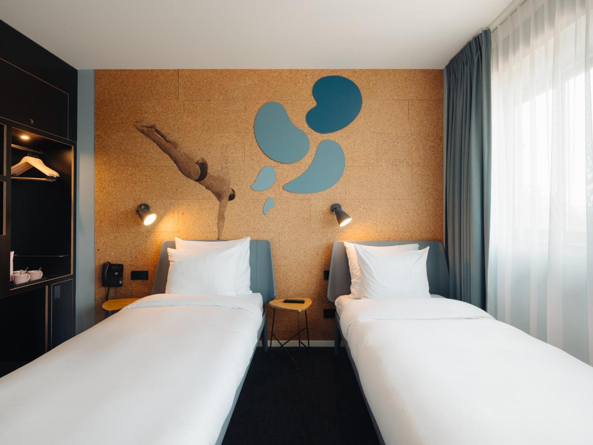 Conscious Hotel The Tire Station Amsterdam Exteriör bild
